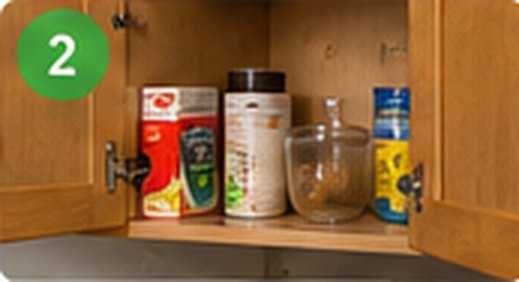 Rangez les aliments dans des contenants fermés; jetez les aliments contaminés et sortez les déchets.