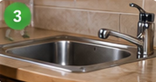 Nettoyez miettes, graisse et vaisselle; signalez toute fuite d’eau.